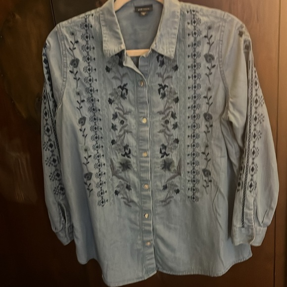 J.Jill denim floral button down - Picture 2 of 7
